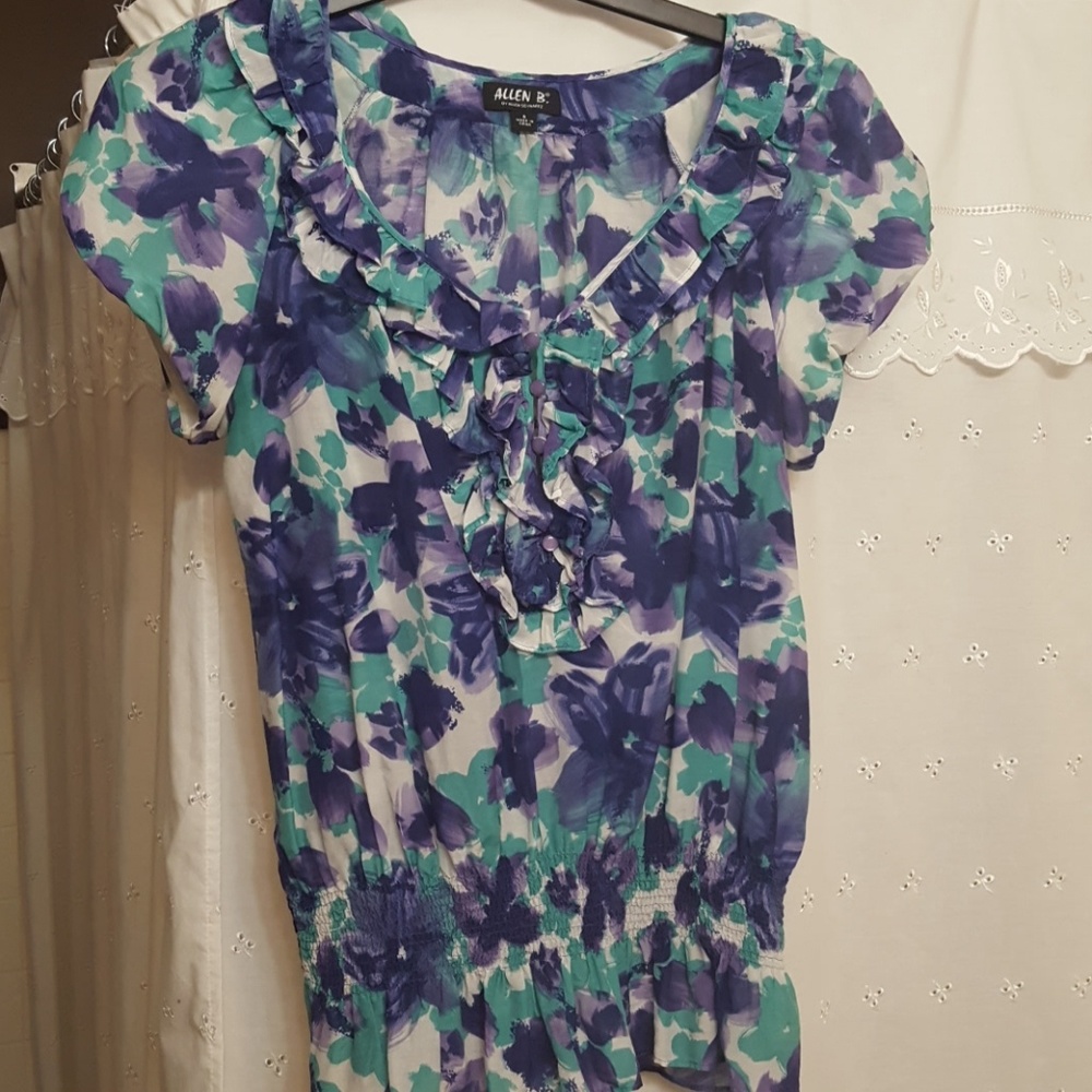 Allen B. Top size Small